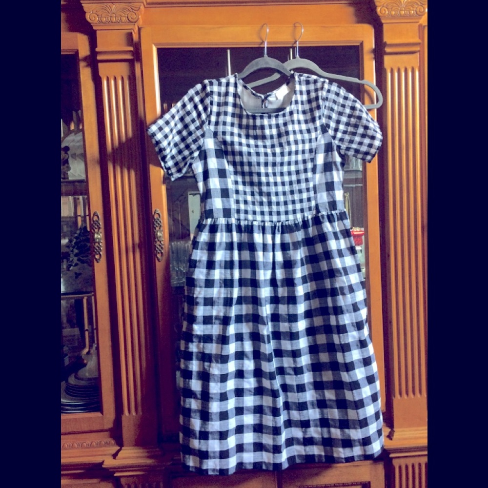 One gently used ladies Orange 🍊 Creek dress 👗
